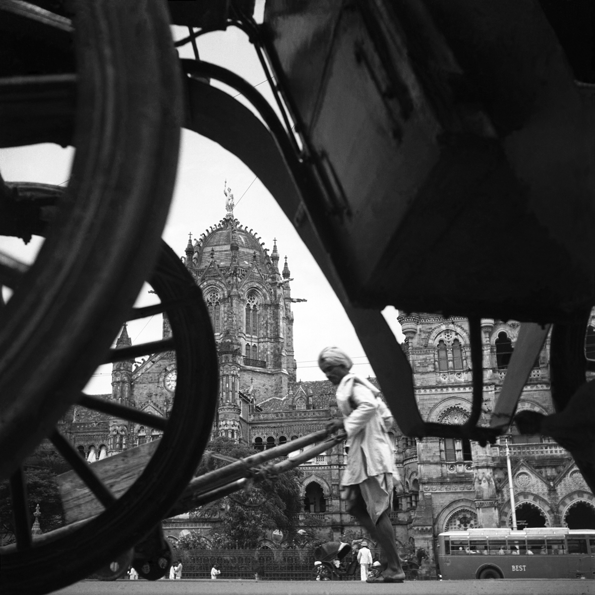 The New Woman Behind the Camera-Homai Vyarawalla_The-Victoria-Terminus-Bombay_early-1940s