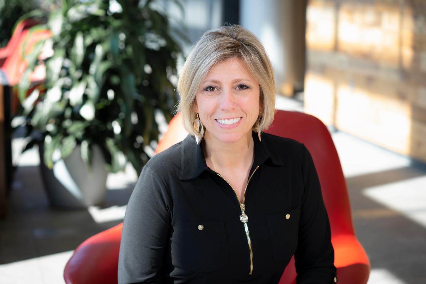 Best-Workplaces-for-Women-2021-StephDoliveira