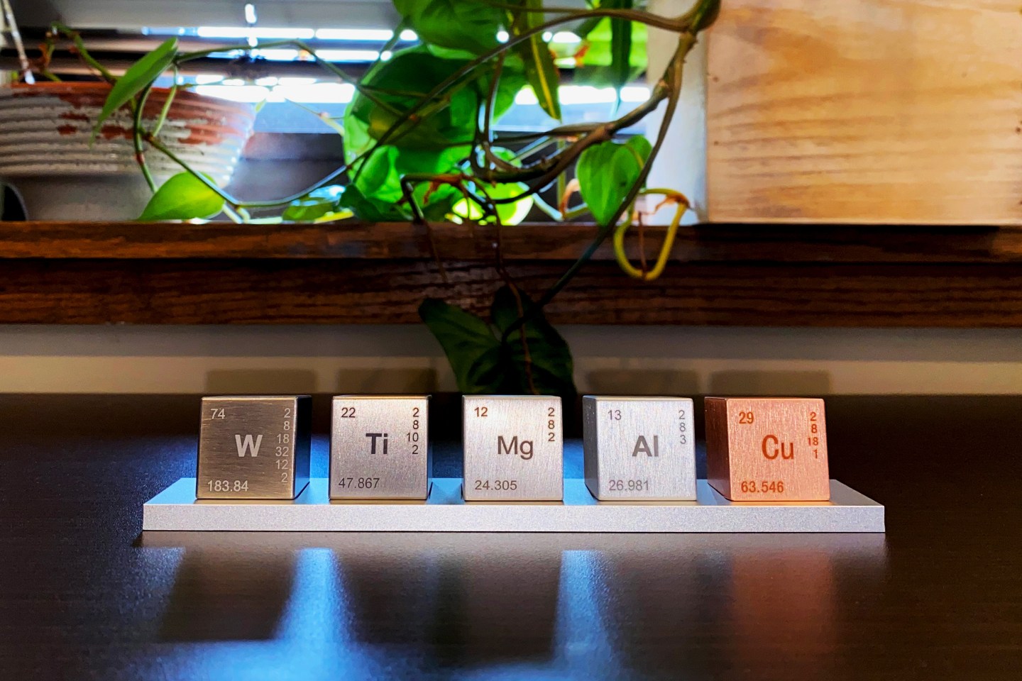 5 metal cubes