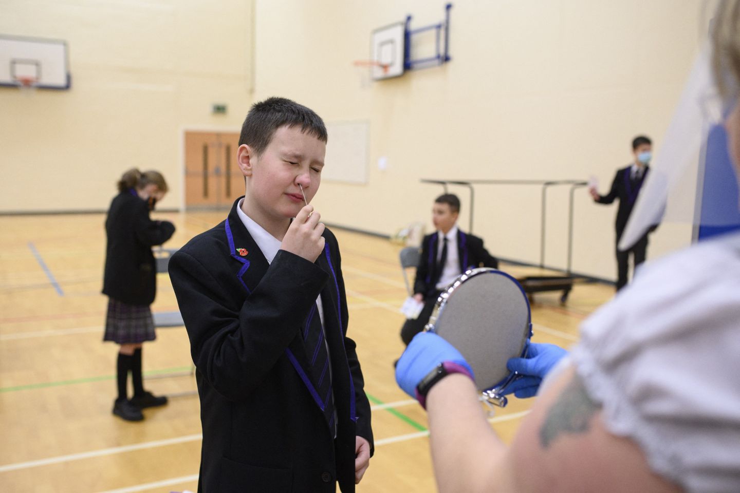 TOPSHOT-BRITAIN-HEALTH-VIRUS-EDUCATION