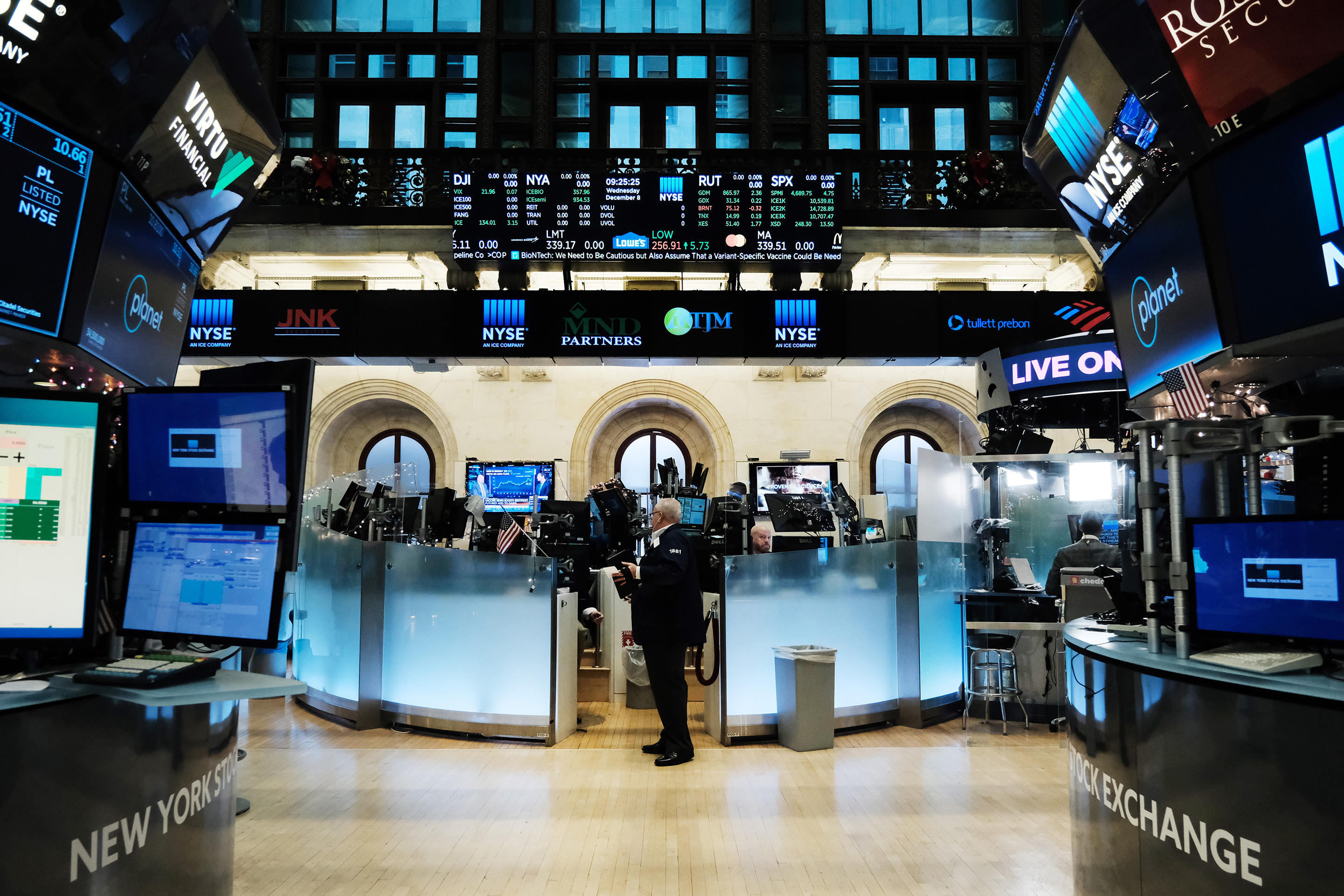 A top banker received a $20 million bonus after four firms made him job  offers as Wall Street goes to extremes to recruit and retain talent |  Fortune
