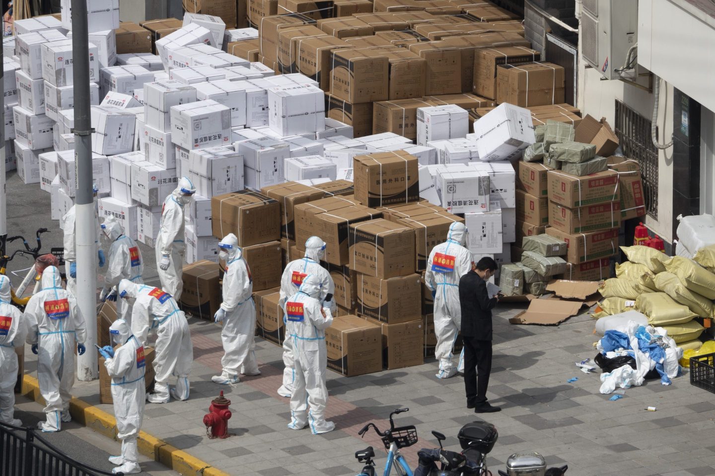 Firefighters Join Shanghai's COVID-19 Fight