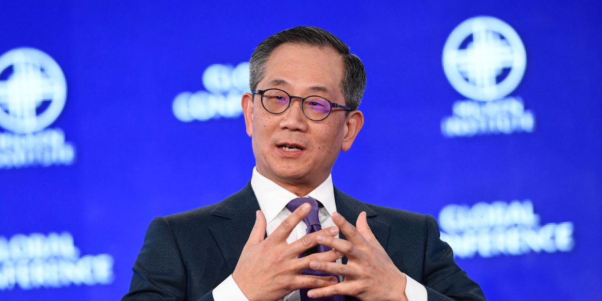How Carlyle Group's co-founders fell out with hand-picked successor Kewsong Lee - Vimarsana News