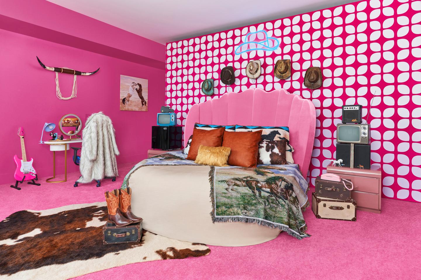 Inside Ken's room