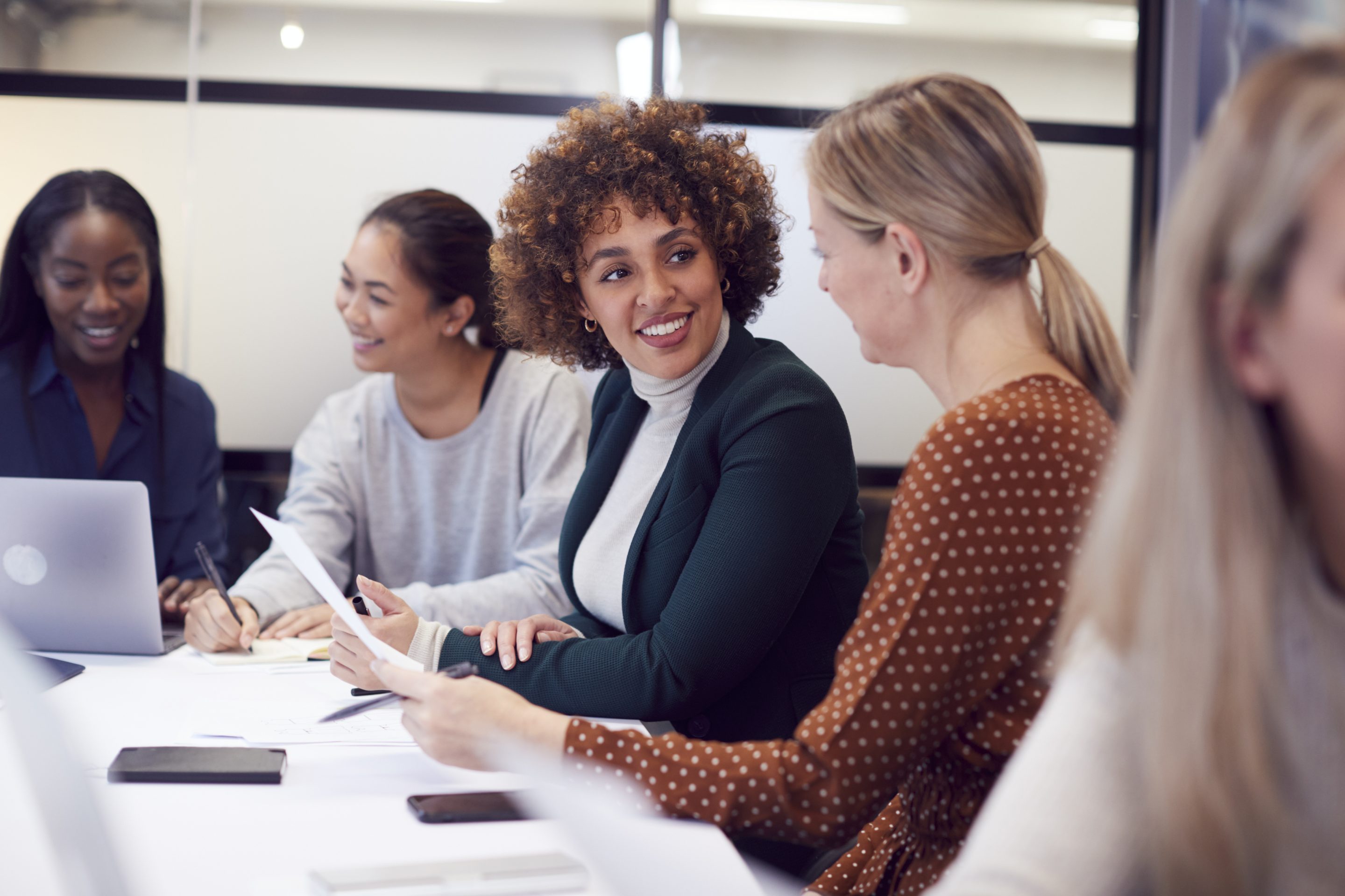 Women in finance say it's tough to find a mentor. A new program aims to amp up this critical career booster - Vimarsana News