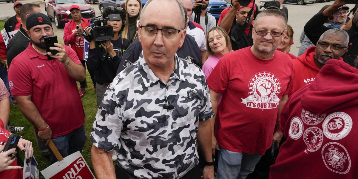 UAW head Shawn Fain tells Detroit strike could widen at any time - Vimarsana News