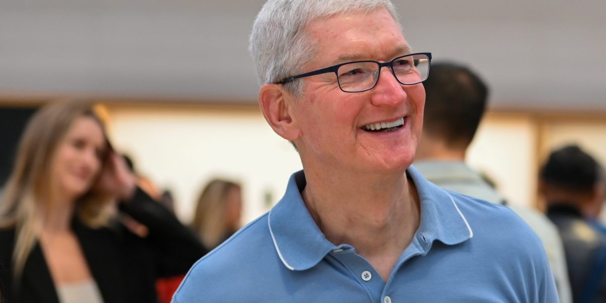 Tim Cook crashes a Chinese e-sports tournament as Apple faces competition and censorship in its most important non-U.S. market