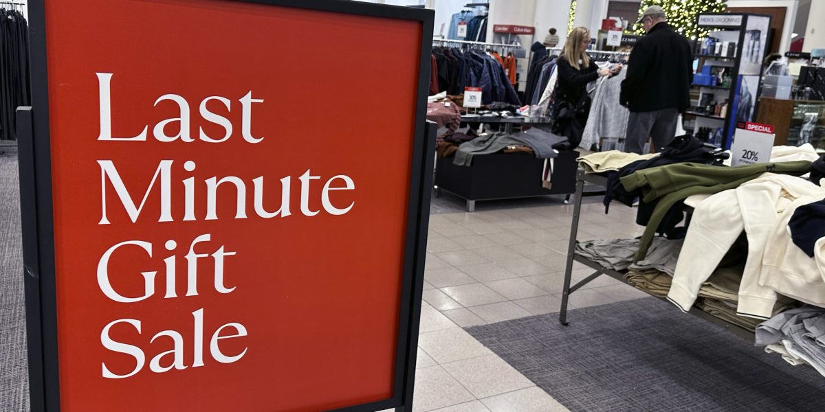 Holiday shopping: Retailers slash prices as inflation bites - Vimarsana News