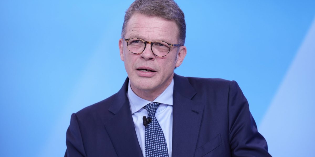 Deutsche Bank draws a new remote-work line in the sand, banning staff from working Fridays and Mondays at home