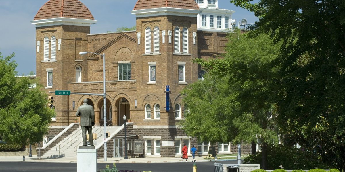 Alabama's largest hospital pauses IVF treatments after court ruling that embryos are children - Vimarsana News