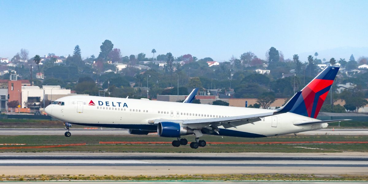 Delta hands out its second biggest profit sharing checks ever to employees
