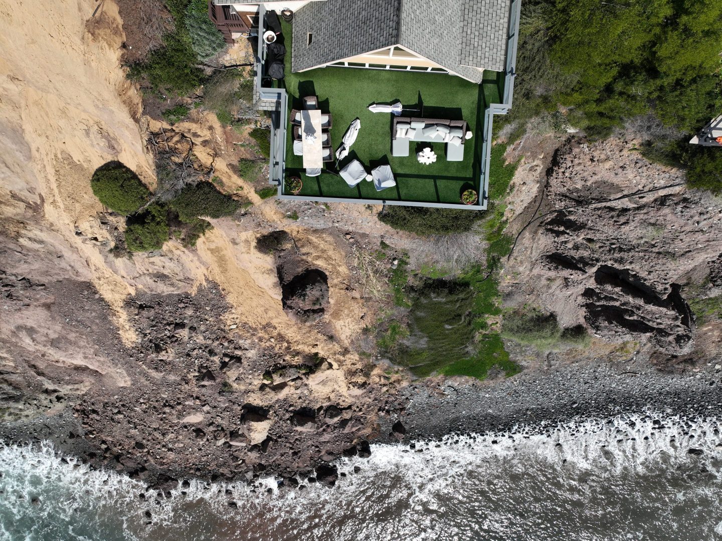 An aerial view of a house in Dana Point overlooking a cliff.